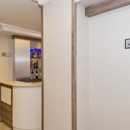 Alphonse Hotel